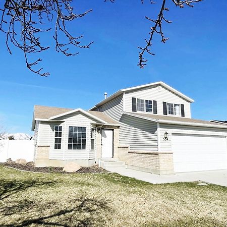 Private Room With Shared Spaces In Fully Equipped Lehi Home Esterno foto